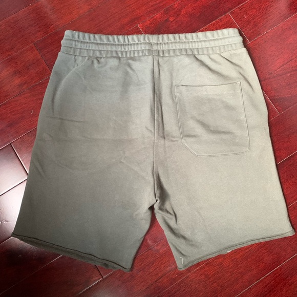 H&M Slim Fit Sweat Shorts - Picture 2 of 3